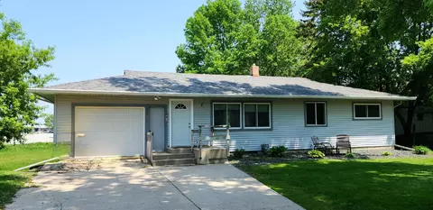 208 Terrace Dr SW, Willmar, MN 56201
