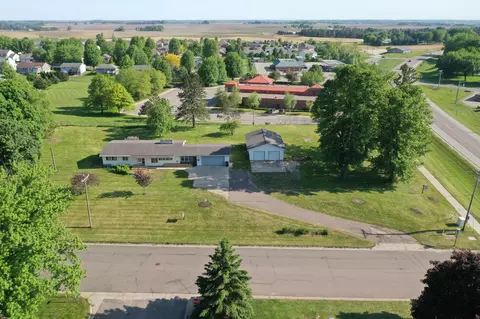 35 2nd Ave SE, Plainview, MN 55964