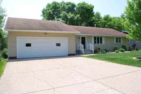 909 Martin St, Fairmont, MN 56031