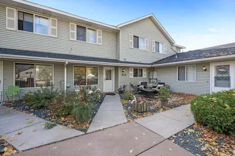 4261 Parkview Ct, Vadnais Heights, MN 55127