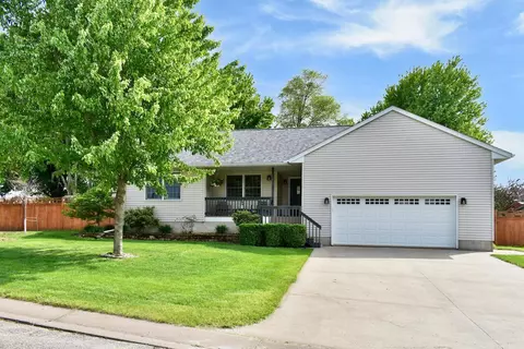 45 N Benson Dr, Lewiston, MN 55952