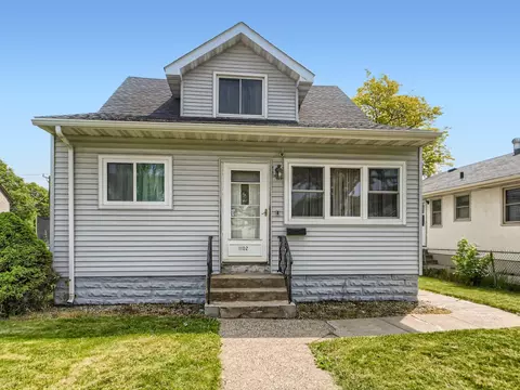 1102 Earl St, Saint Paul, MN 55106