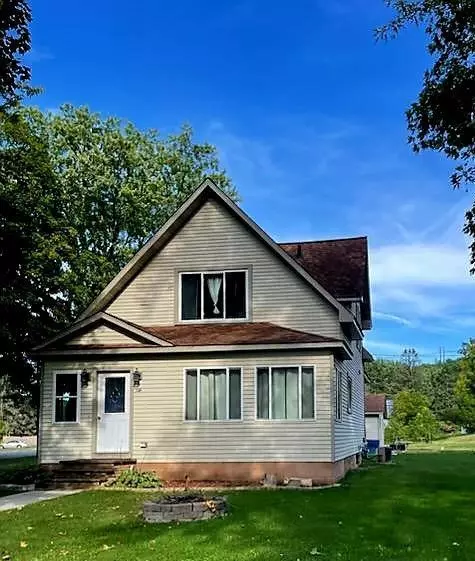 130 N Woodworth St, Elmwood, WI 54740