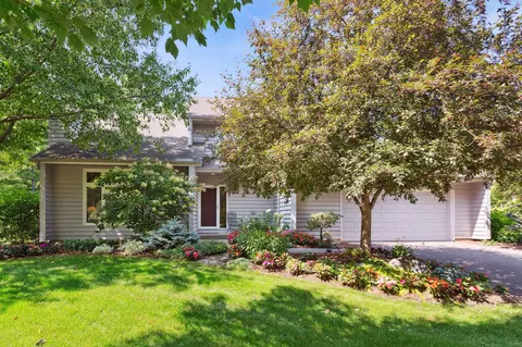 2410 Winter Cir, Wayzata, MN 55391