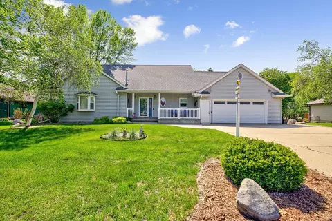 1970 Knollwood Dr, Fairmont, MN 56031