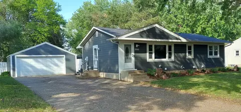 2065 Emerald Ln, Eagan, MN 55122 photo 3