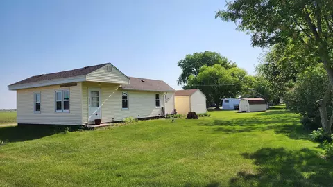 100 7th St, Walnut Grove, MN 56180