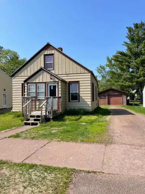 121 7th St, Moose Lake, MN 55767