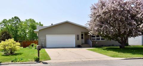 114 Circle Dr, Thief River Falls, MN 56701