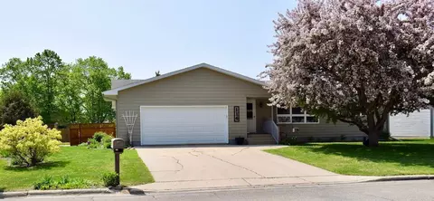 114 Circle Dr, Thief River Falls, MN 56701