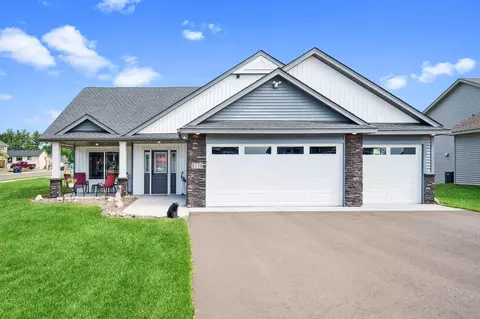 8134 Hummingbird Ln, North Branch, MN 55056
