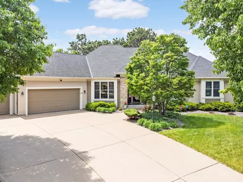 8934 Springwood Cir, Woodbury, MN 55125