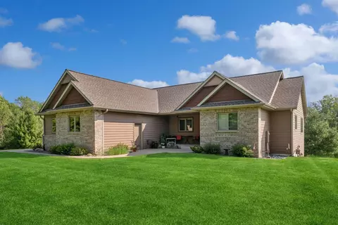 3711 Bavaria Rd, Chaska, MN 55318