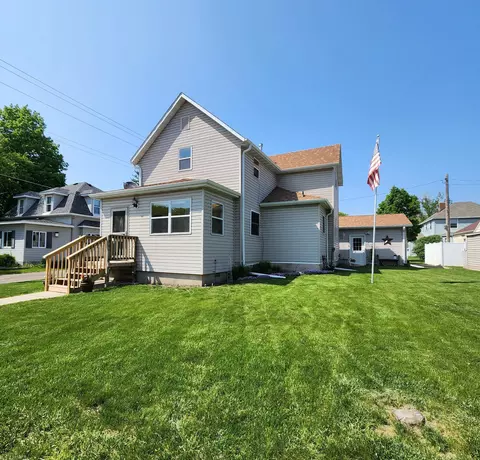 904 W Ash Ave, Olivia, MN 56277