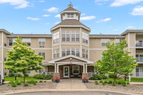 1201 Hadley Ave N #102, Oakdale, MN 55128
