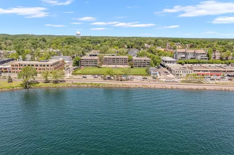 540 Indian Mound St #4B, Wayzata, MN 55391