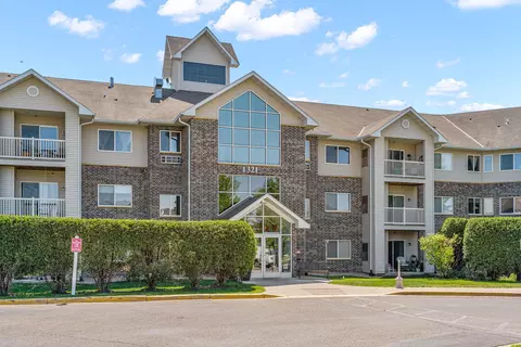1321 Lake Dr W #328, Chanhassen, MN 55317