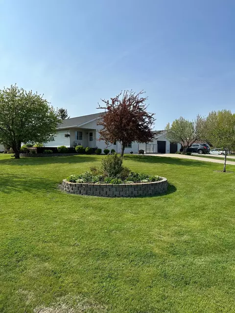 201 Lincoln Ct SW, Warroad, MN 56763