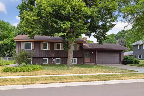 5575 138th St W, Apple Valley, MN 55124