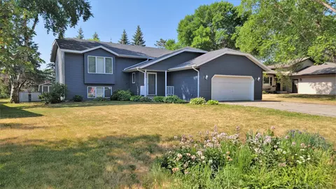 306 8th St N, Sartell, MN 56377