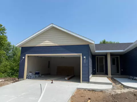25 8th St NE, Plainview, MN 55964
