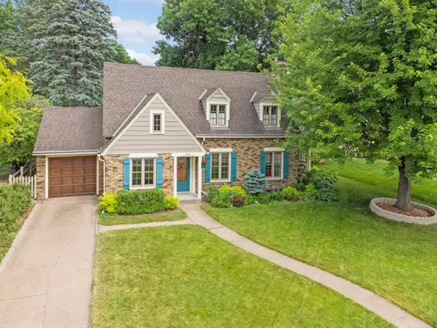 1332 Como Blvd E, Saint Paul, MN 55117 photo 2
