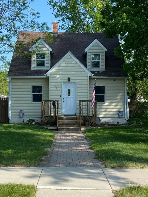 313 W 9th St, Morris, MN 56267