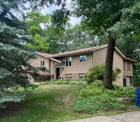 1616 Aquila Ave N, Golden Valley, MN 55427