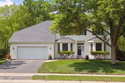 17110 Hanover Ln, Eden Prairie, MN 55347