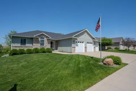 855 12th St NW, Byron, MN 55920