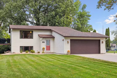 637 Schilling Cir NW, Forest Lake, MN 55025