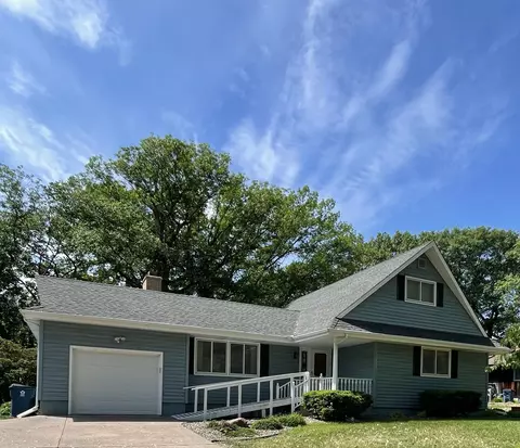 920 11th Ave SE, Forest Lake, MN 55025