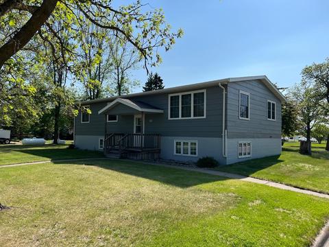 151 5th St N, Greenbush, MN 56726