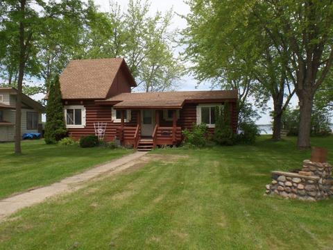 44677 Yellow Pine Dr, Perham, MN 56573
