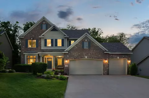 2285 Gervais Hills Dr, Little Canada, MN 55117