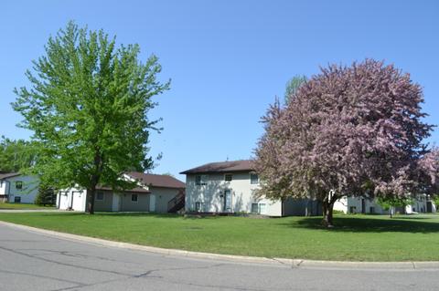 422 Hickory Rd, Thief River Falls, MN 56701