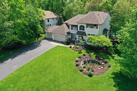 17199 Acorn Rdg, Eden Prairie, MN 55347