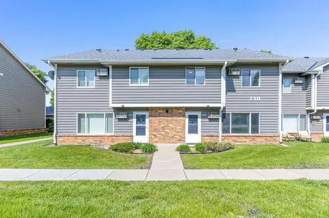 710 W Village Rd #102, Chanhassen, MN 55317