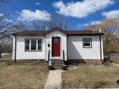 901 9th St N, Moorhead, MN 56560