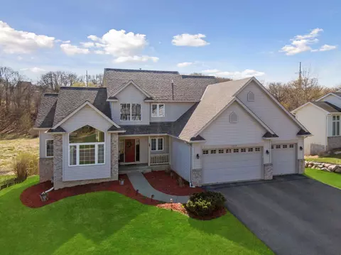 1375 Wildflower Ln, Chaska, MN 55318