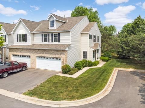 1395 White Oak Dr, Chaska, MN 55318