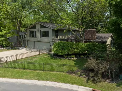 8757 Walton Oaks Dr, Bloomington, MN 55438