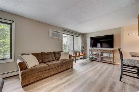 4130 Rahn Rd #205, Eagan, MN 55122