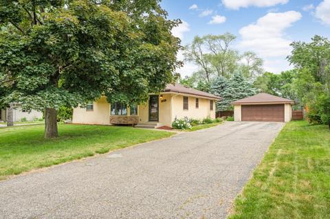 2812 Griggs St N, Roseville, MN 55113