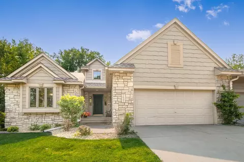 1663 Lake View Ct, Arden Hills, MN 55112