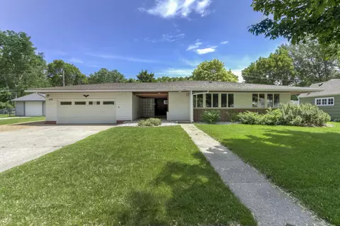 1616 Hennepin Ave N, Glencoe, MN 55336