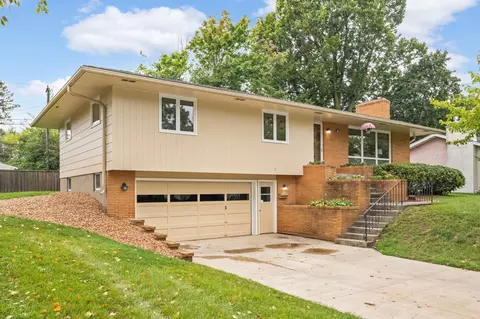 3212 Wendhurst Ave, Saint Anthony, MN 55418