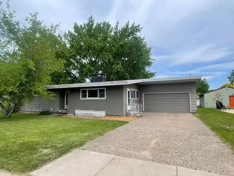 528 S 7th St, La Crescent, MN 55947