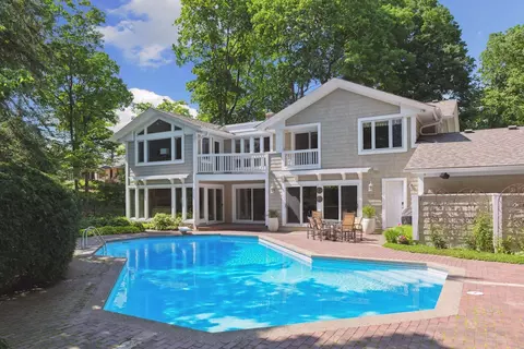 2505 Lafayette Rd, Wayzata, MN 55391