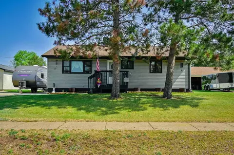 17 Cherry Cir, Babbitt, MN 55706